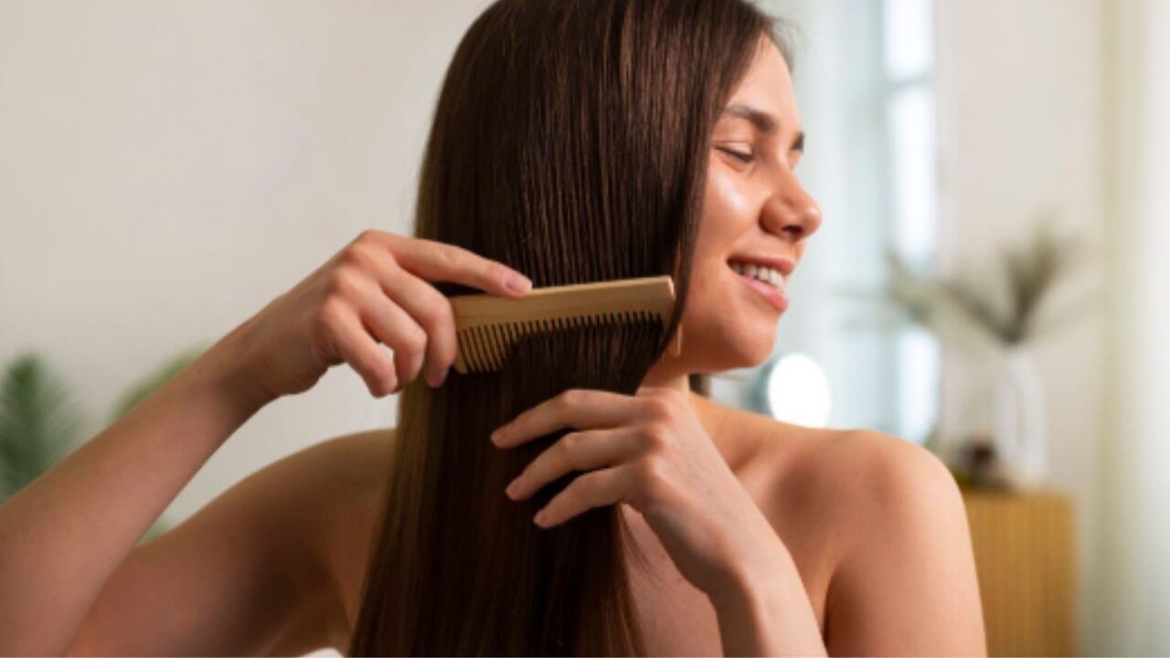 केसांच्या वाढीसाठी महागड्या प्रॉड्क्टसची गरज नाही, फक्त करा हे घरगुती उपाय
