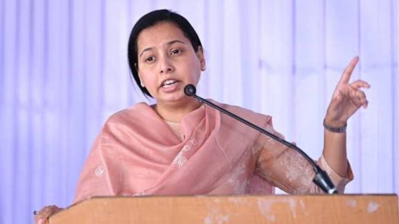 Ladki Bahin Yojana : लाडक्या बहिणींच्या E-KYC बाबत अदिती तटकरेंचं महत्वाचं ट्विट