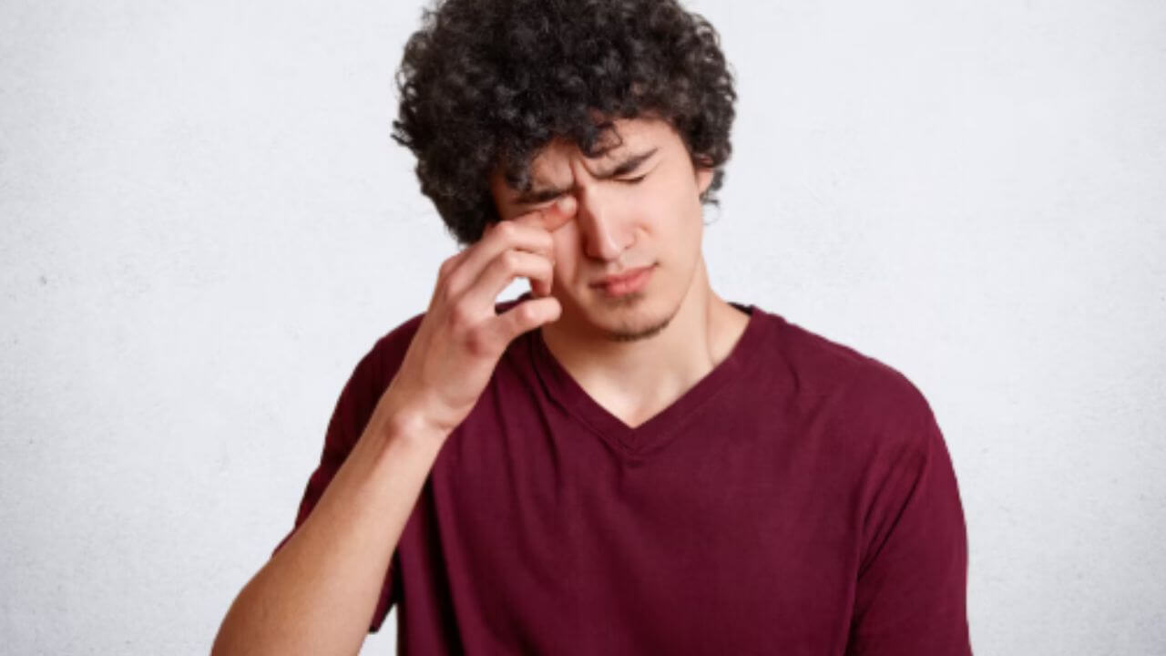 डोळे सतत जड आणि सुजल्यासारखे वाटतात? ५ घरगुती उपाय देतील आराम