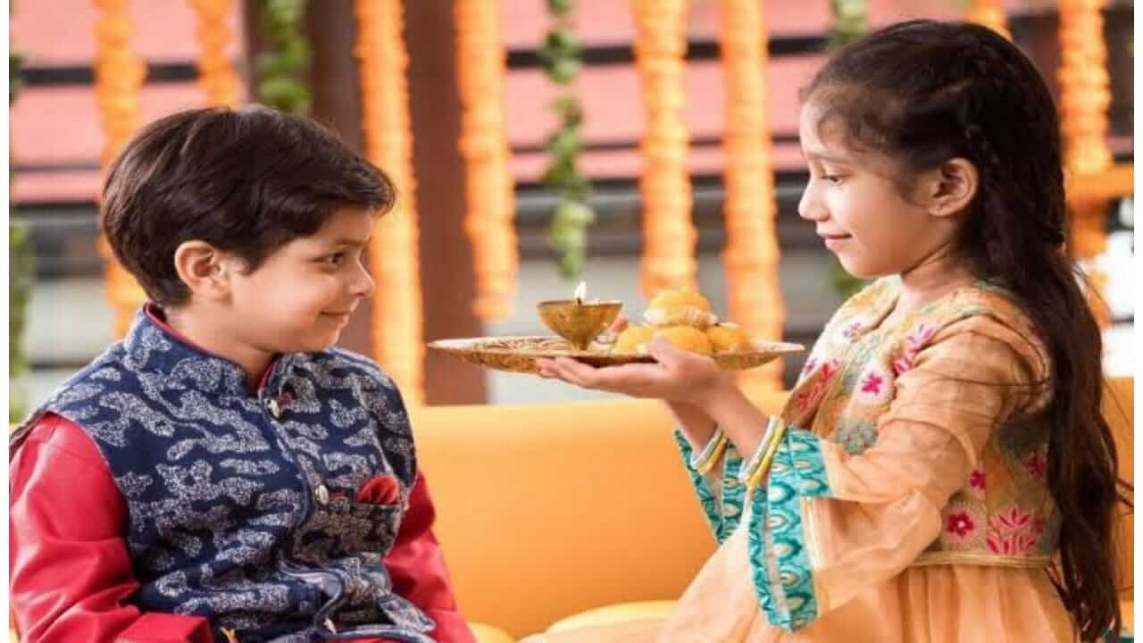 BhauBeej 2025 : भाऊबीजेला भावाला औक्षण करताना 'या' गोष्टी नेहमी लक्षात ठेवा