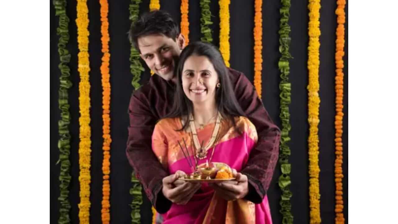 Diwali Padwa 2025 : पाडव्याच्या दिवशी पतीचे औक्षण का केले जाते? जाणून घ्या पौराणिक कथा