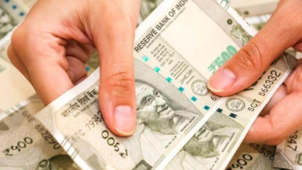 लाडकी बहीण योजनेत 164 कोटींचा घोटाळा उघड; 12 हजार भावांनी कसे लाटले महिन्याला 1,500 रू?