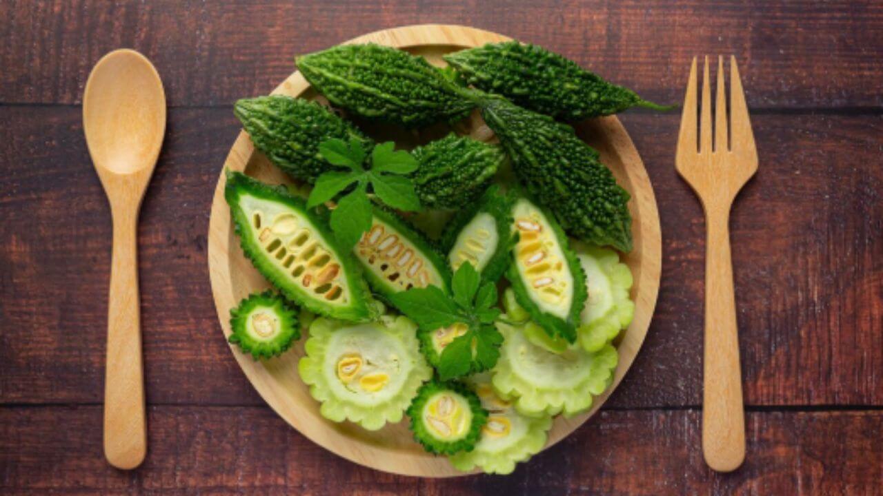 कारल्याचा कडूपणा कसा दूर करायचा? 'या' आहेत एकदम सोप्या टिप्स