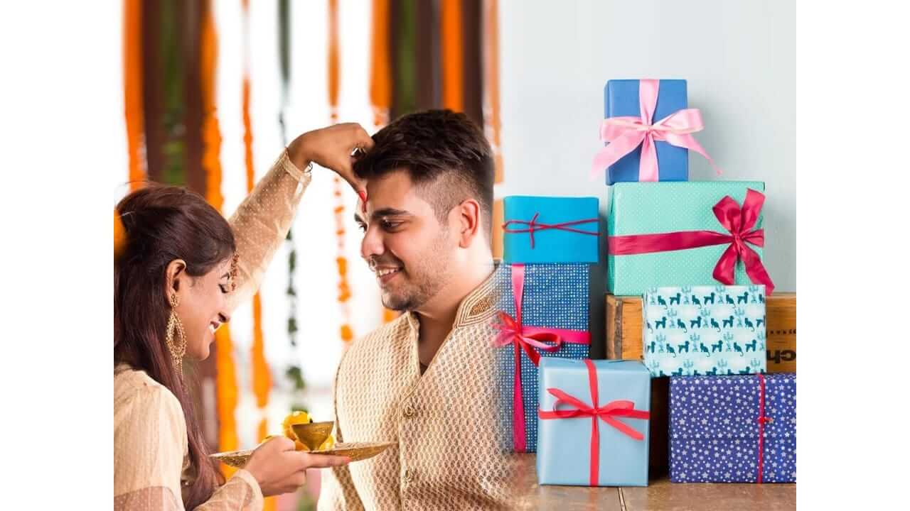 BhauBeej 2025 : यंदा भाऊबीजेला बहिणीला काय गिफ्ट द्यावं, असा प्रश्न पडला का? मग ही यादी एकदा पाहाच!