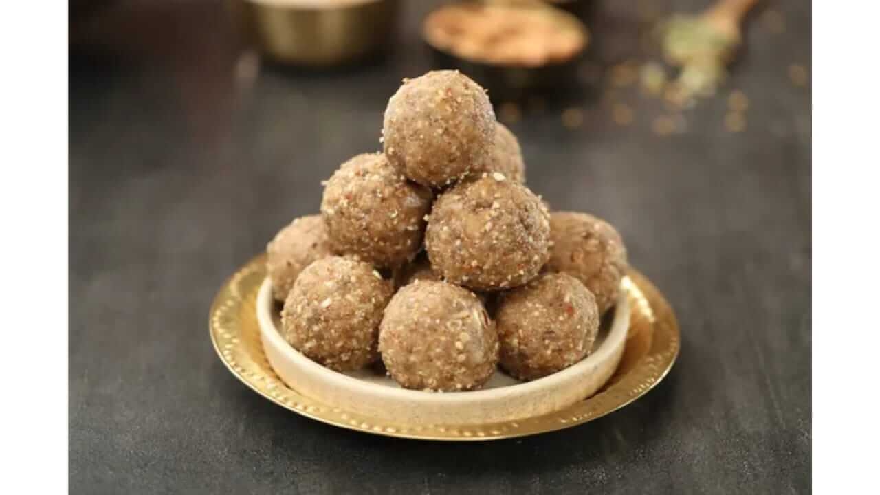 Recipe : हिवाळ्यात खा पौष्टिक मेथीचे लाडू, पाहा रेसिपी