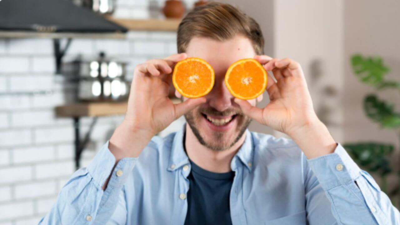डोळ्यांचे आरोग्य उत्तम राहण्यासाठी 'हे' आहेत ४ महत्वाचे व्हिटॅमिन्स आणि त्यांचे स्रोत