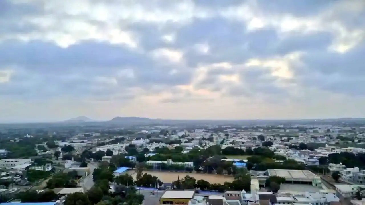 हे आहे भारतातील सर्वात श्रीमंत गाव, लोक राजासारखे राहतात