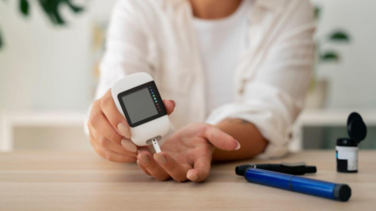 मधुमेहाच्या रुग्णांसाठी वरदान आहेत 'हे' १० पदार्थ, लगेच आहारात करा समाविष्ट