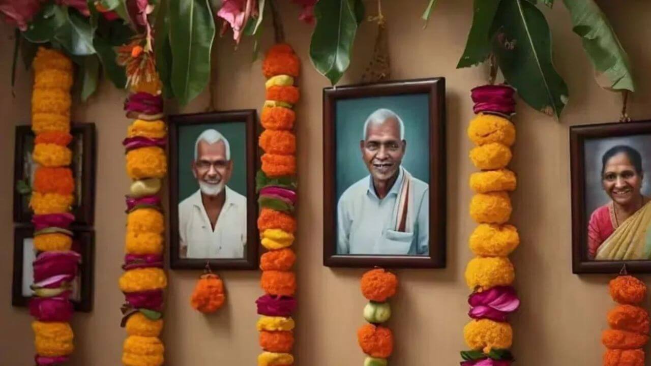 Vastu Tips : पूर्वजांचे फोटो घराच्या या दिशेला लावा; आयुष्यभर आशीर्वाद मिळत राहतील