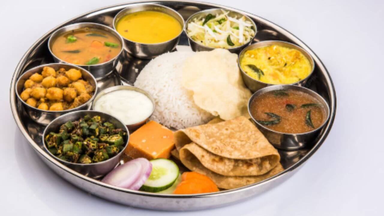 हिवाळ्यात कसा असावा आहार? निरोगी राहण्यासाठी जाणून घ्या कोणकोणते पदार्थ खावेत