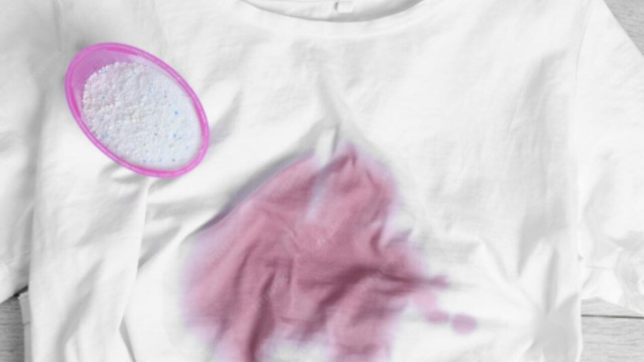 नवीन कपड्यांवर शाई आणि चहा-कॉफीचे डाग पडलेत? 'या सोप्या ट्रिक्स दूर करतील डाग
