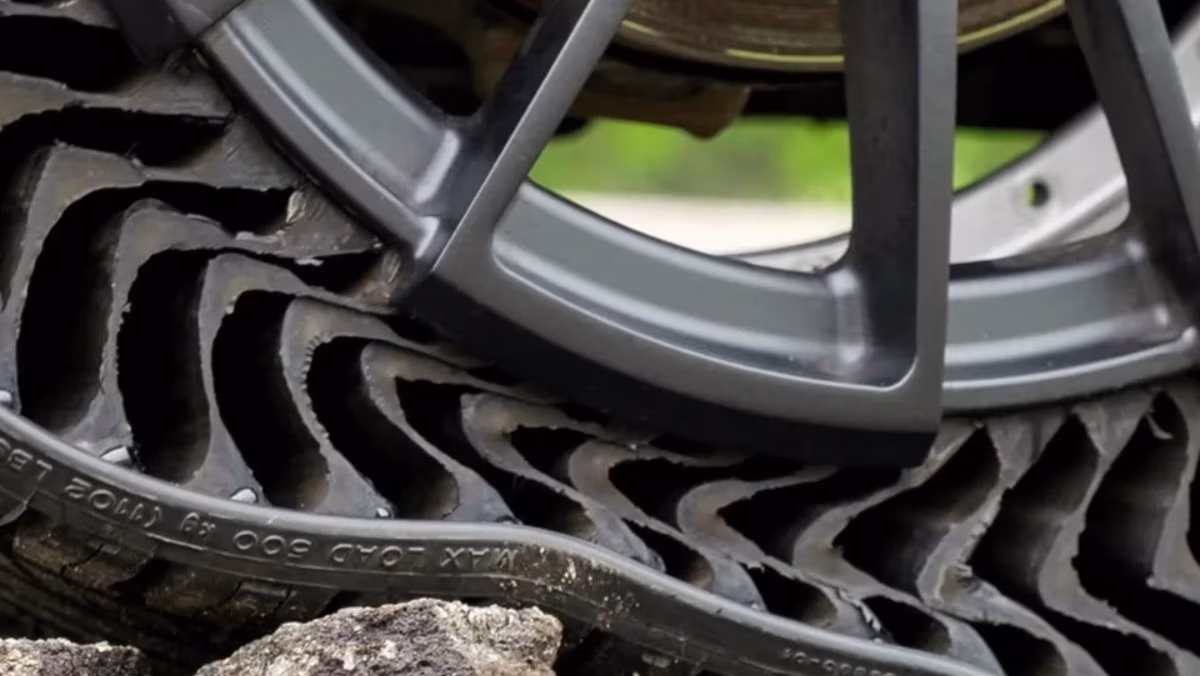 एयरलेस टायरची आयुष्य किती असते, ट्यूबलेस टायरपेक्षा किती चांगले आहे?