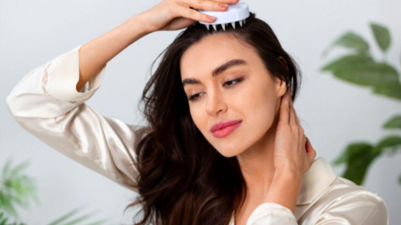 केसांच्या वाढीसाठी महागड्या ट्रीटमेंट्सची गरज नाही, फक्त फॉलो करा ४ टिप्स