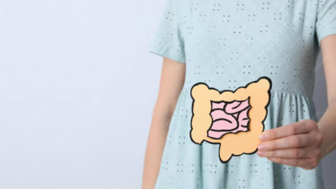 आतड्यांना चिकटलेली घाण सहज निघेल बाहेर, फक्त करा 'हे' आयुर्वेदिक उपाय