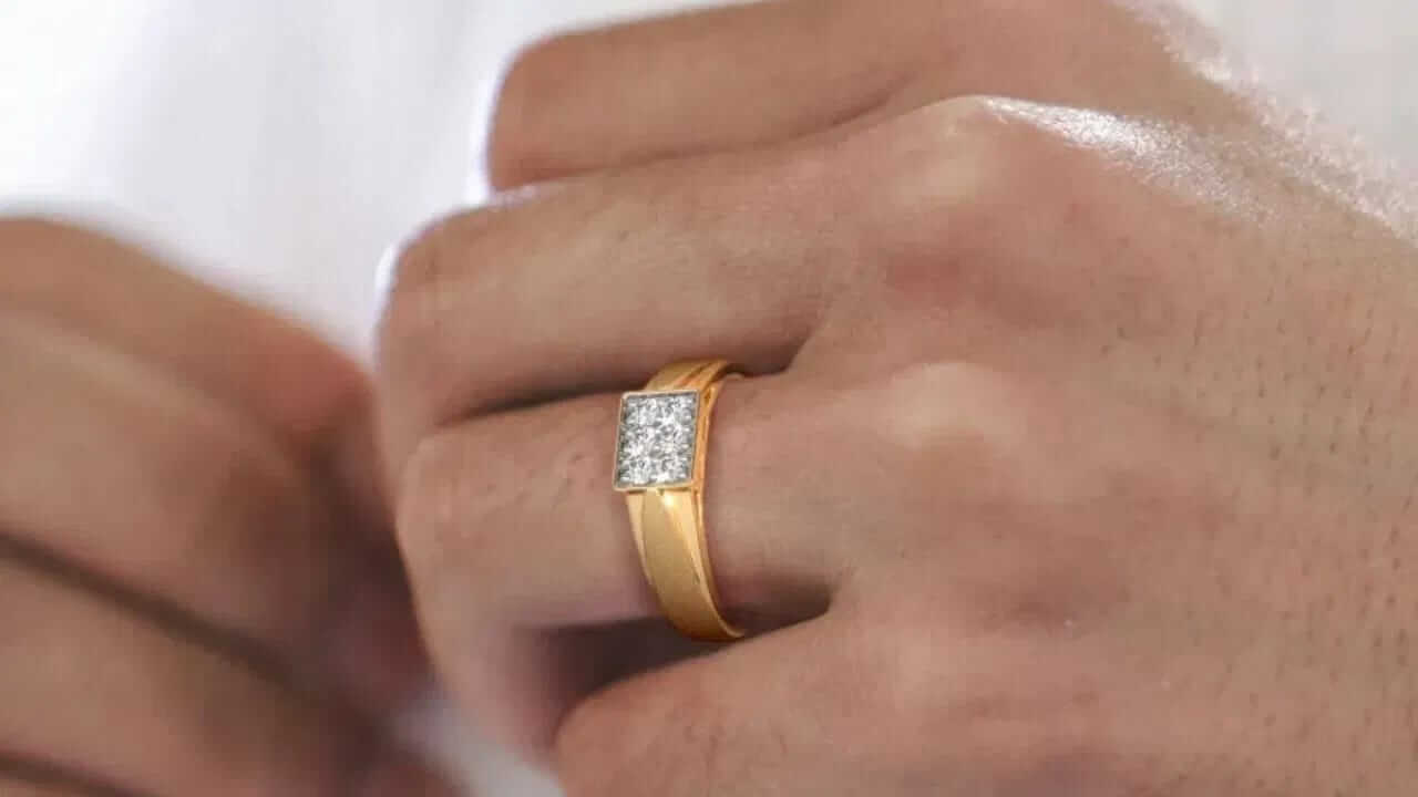 Astro Tips : तुम्हीही दुसऱ्यांची अंगठी आपल्या बोटात घालता? जाणून घ्या परिणाम, अन्यथा....