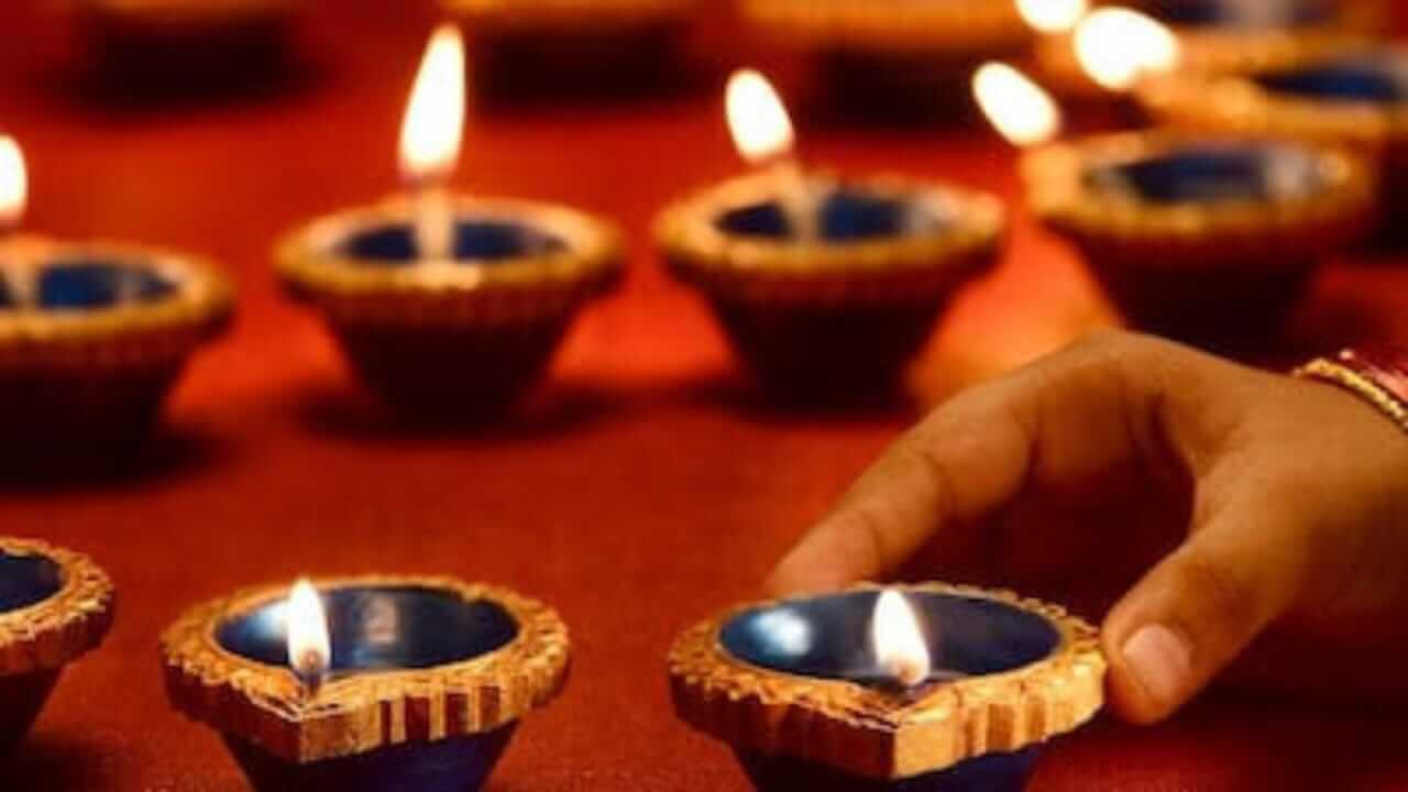 Dev Diwali 2025 : देव दिवाळीला दिवे लावण्याचा शुभ मुहूर्त काय आणि किती दिवे लावावेत? जाणून घ्या..