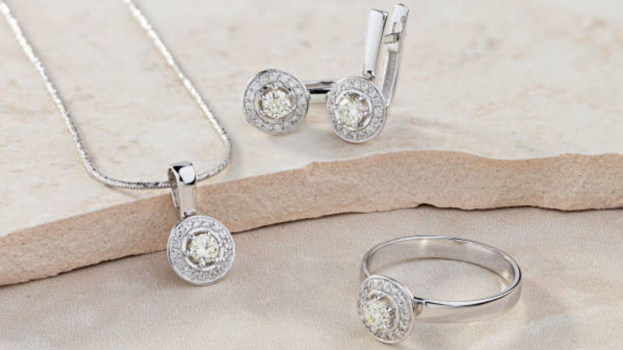 चांदीचे दागिने घालण्याचे आश्चर्यकारक आरोग्य फायदे, दूर होतात शारीरिक आणि मानसिक समस्या