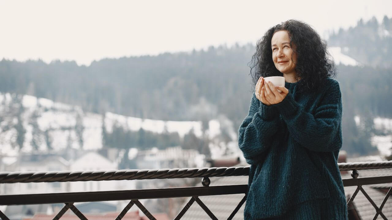 हिवाळयात शरीराला उबदार ठेवण्यासाठी खा 'हे' पदार्थ, अजिबात होणार नाही थंडीचा त्रास