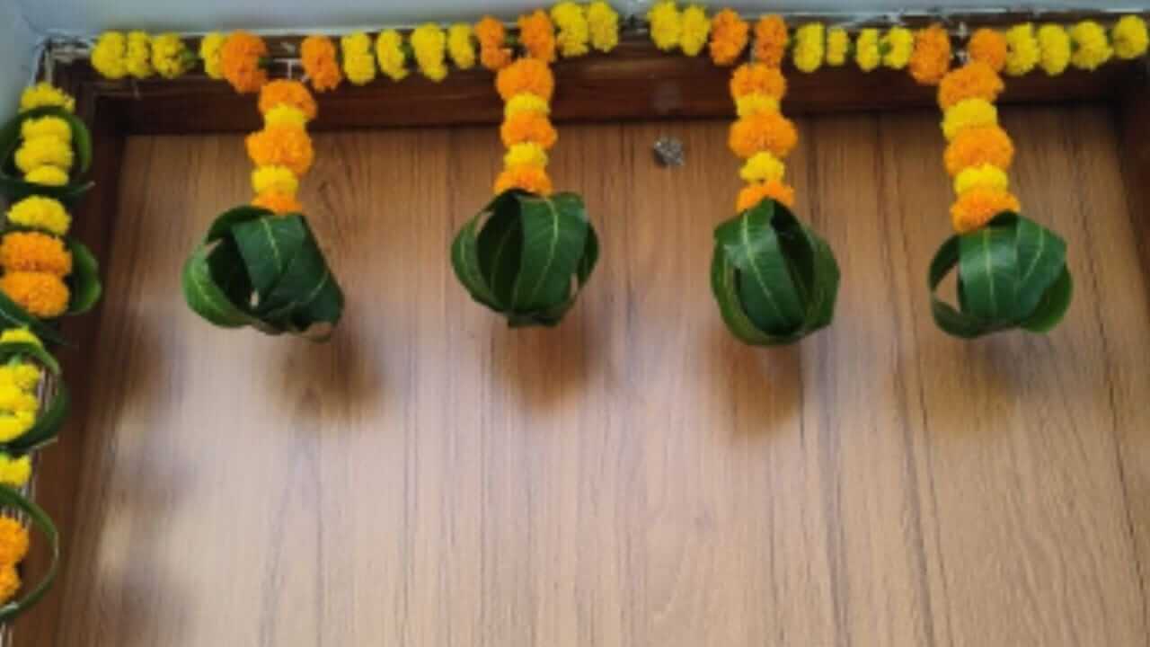 Vastu Tips : घराच्या दाराला लावलेल आंब्याच्या पानांच तोरण कित्ती दिवसांनी काढाव ? काय सांगत शास्त्र जाणून घ्या...