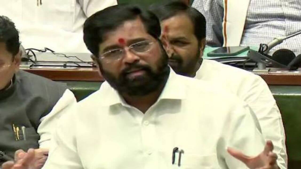 Ladki Bahin Yojana : लाडक्या बहिणींना २१०० रुपये कधी मिळणार?? शिंदेंची सभागृहात सांगूनच टाकलं