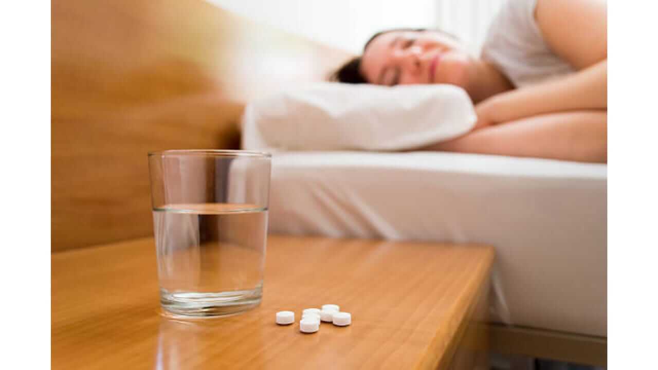 Vastu Tips : बेडरूममध्ये उशीजवळ औषध ठेवणे योग्य की अयोग्य? जाणून घ्या...