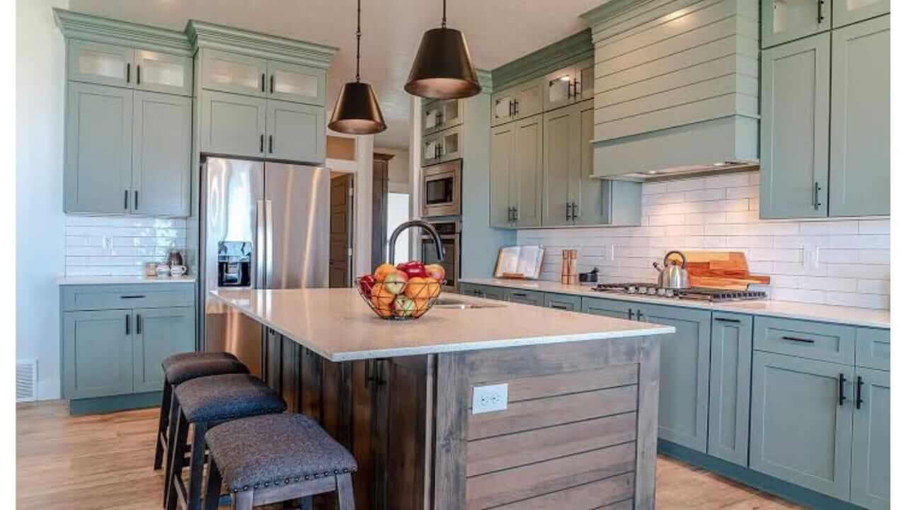 Vastu Tips : वास्तुशास्त्रानुसार किचनमध्ये कोणता रंग असावा? काय सांगते शास्त्र..