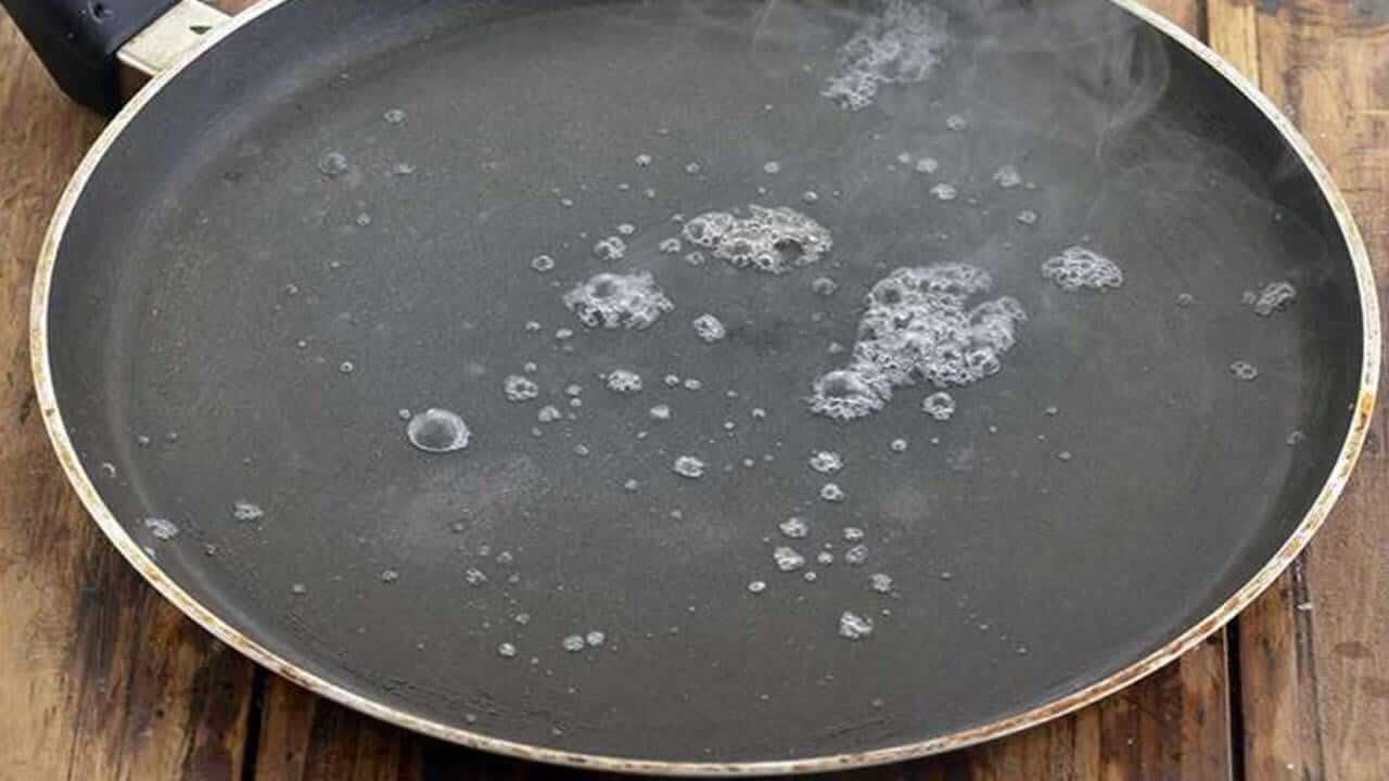 Vastu Tips : गरम तव्यावर पाणी का टाकू नये? काय सांगते शास्त्र, जाणून घ्या..