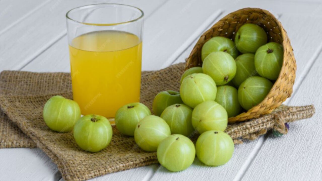 रोज सकाळी रिकाम्या पोटी प्या आवळ्याचा रस, आरोग्याला मिळतील जबरदस्त फायदे