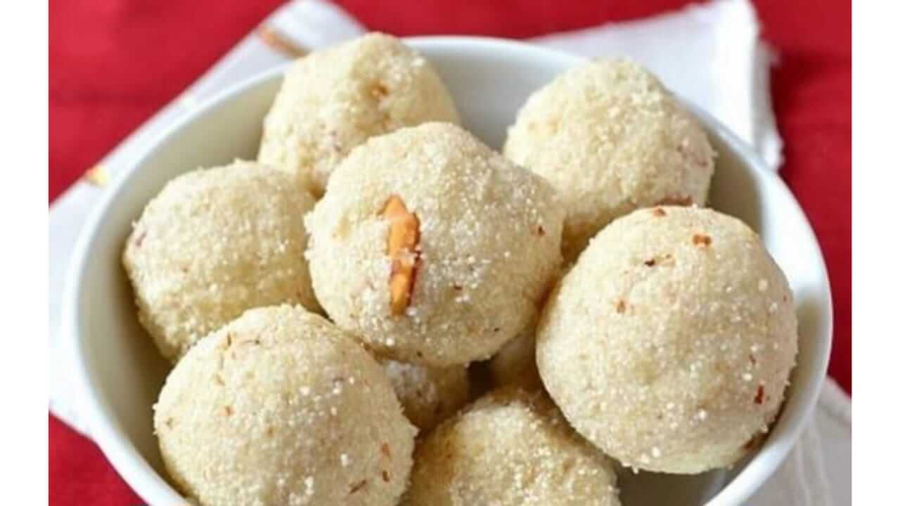 Margashirsha Guruvar 2025 : मार्गशीर्ष गुरुवार विशेष! रव्याचे लाडू पाहा सोपी रेसिपी