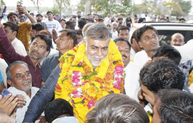 Prahlad-Patel's-welcome-after-reaching-Jabalpur-after-becoming-a-minister