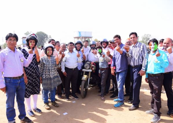 Message-of-voter-awareness-given-by-bike-rally