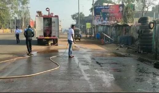 नपा अफसरों का कारनामा, मंत्री के स्वागत में 55 हजार लीटर पानी से धुलवाई सड़कें