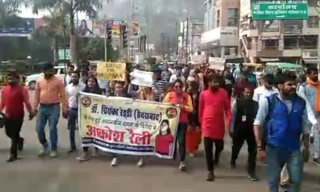 हैदराबाद में हुई हैवानियत का विरोध, ग्वालियर में स्टूडेंट्स ने निकाली आक्रोश रैली