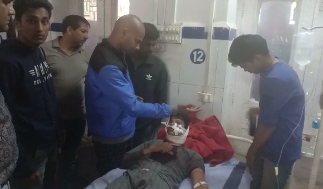 attack-on-police-team-in-guna-constable-injured