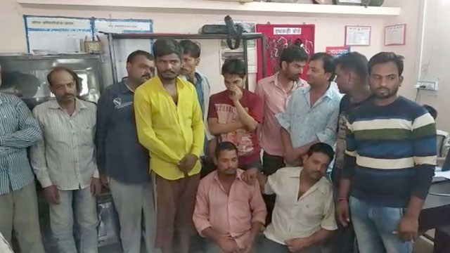 police-raid-in-gambling-and-caught-13-gamblers-in-rewa-madhya-pradesh