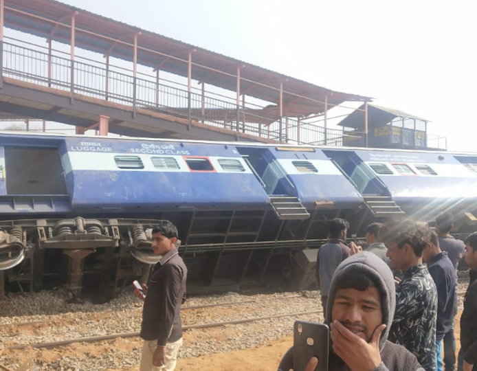 jabalpur-jaipur-dayodaya-express-rail-derailed-in-shivdaspura