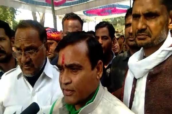 VIDEO: कमलनाथ के मंत्री का बड़ा बयान- 'सिंधिया कहेंगें तो दे दूंगा इस्तीफा'