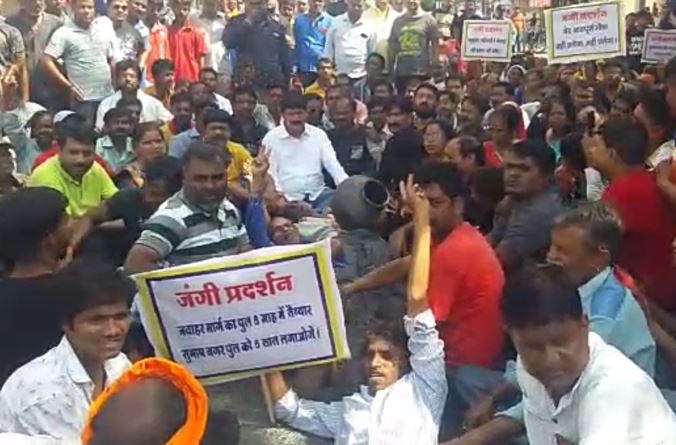 The-protest-rally-of-the-BJP-MLA-against-its-own-party-leaders-