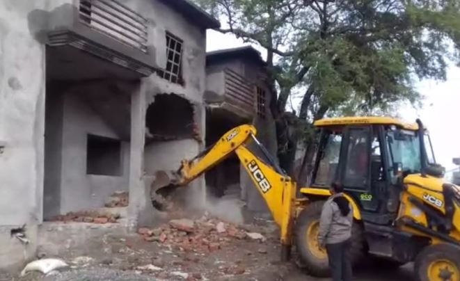 भूमाफिया के अवैध निर्माण पर चली जेसीबी, पांच करोड़ की जमीन मुक्त कराई