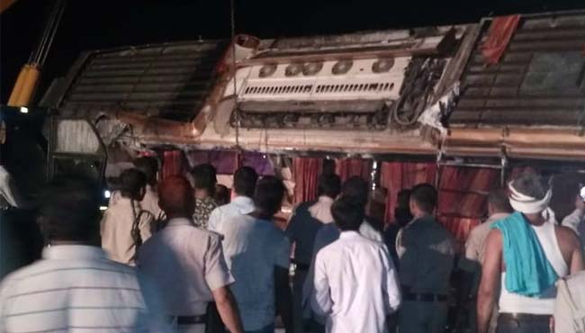 double-decker-bus-overturned-on-yamuna-expressway-bhind-people-death-