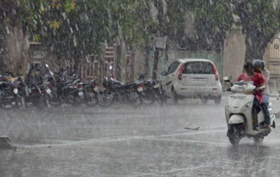 मौसम के बदले मिजाज, इंदौर में झमाझम, अगले 24 घंटे इन जिलों में बारिश के आसार
