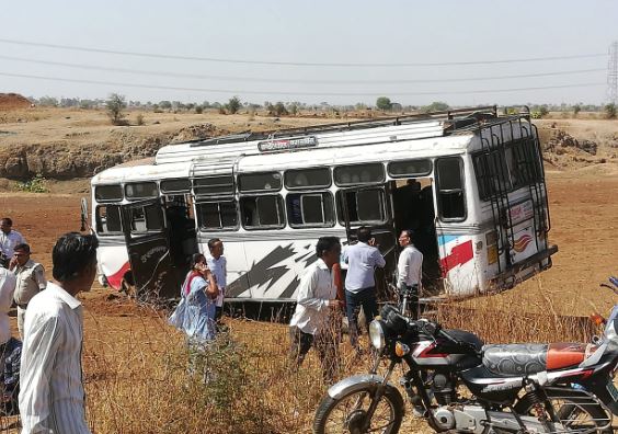 election-duty-employees-bus-accident-in-khandwa