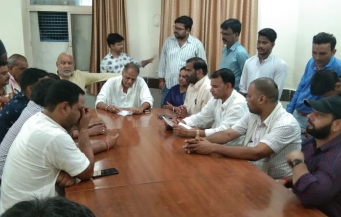 congress-workers-pain-out-infront-of-mla-in-gwalior-