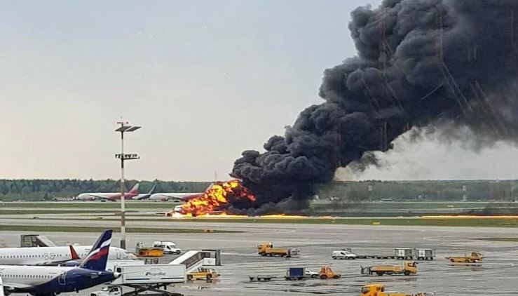 fire-in-russian-plane-during-landing-on-masko-airport-