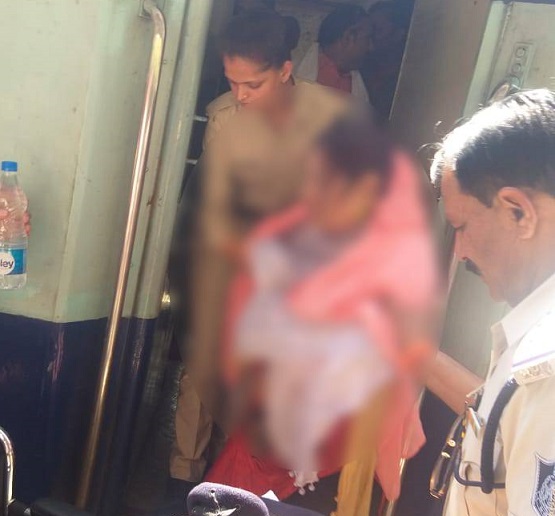 acid-attack-on-women-in-ambikapur-train