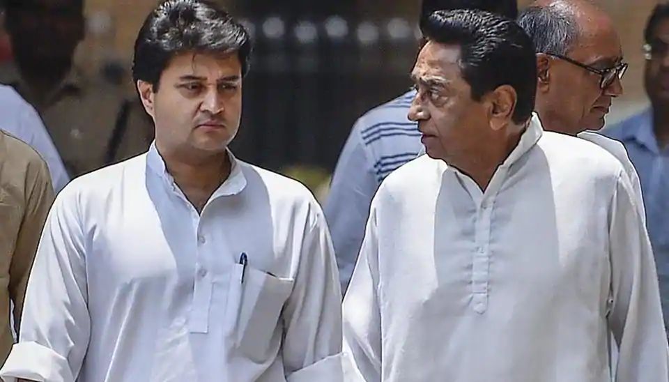kamalnath-come-in-front-scindia-ignored-by-leaders