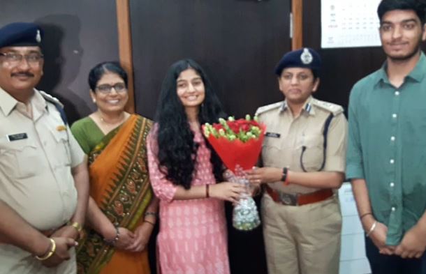 police-department-honored-to-daughter-of-policemen-