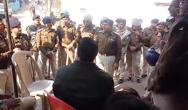 attack-on-police-team-during-action-against-illegal-liquor-in-jabalpur-