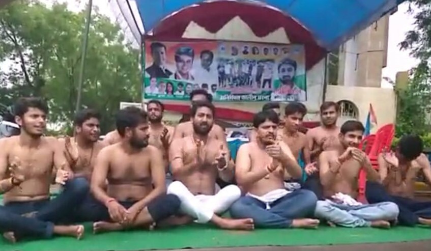 NSUI-activists-demand-Section-52-in-JU