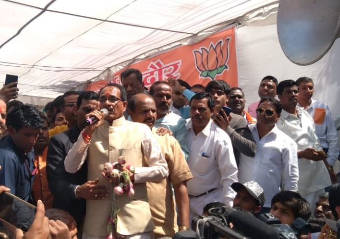 shivraj-attack-on-kamalnath-at-protest-in-indore